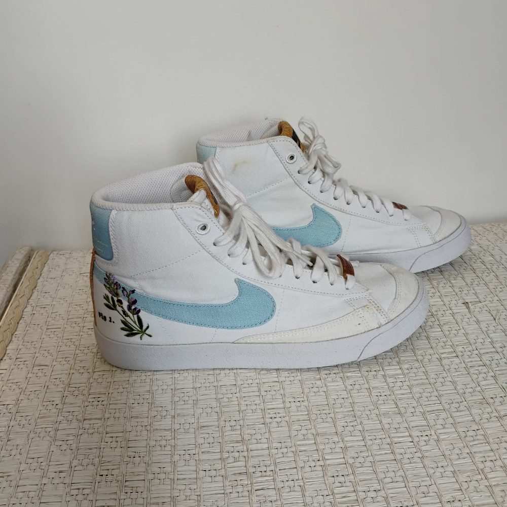 NIKE Men's White and Blue High-Top Sneakers